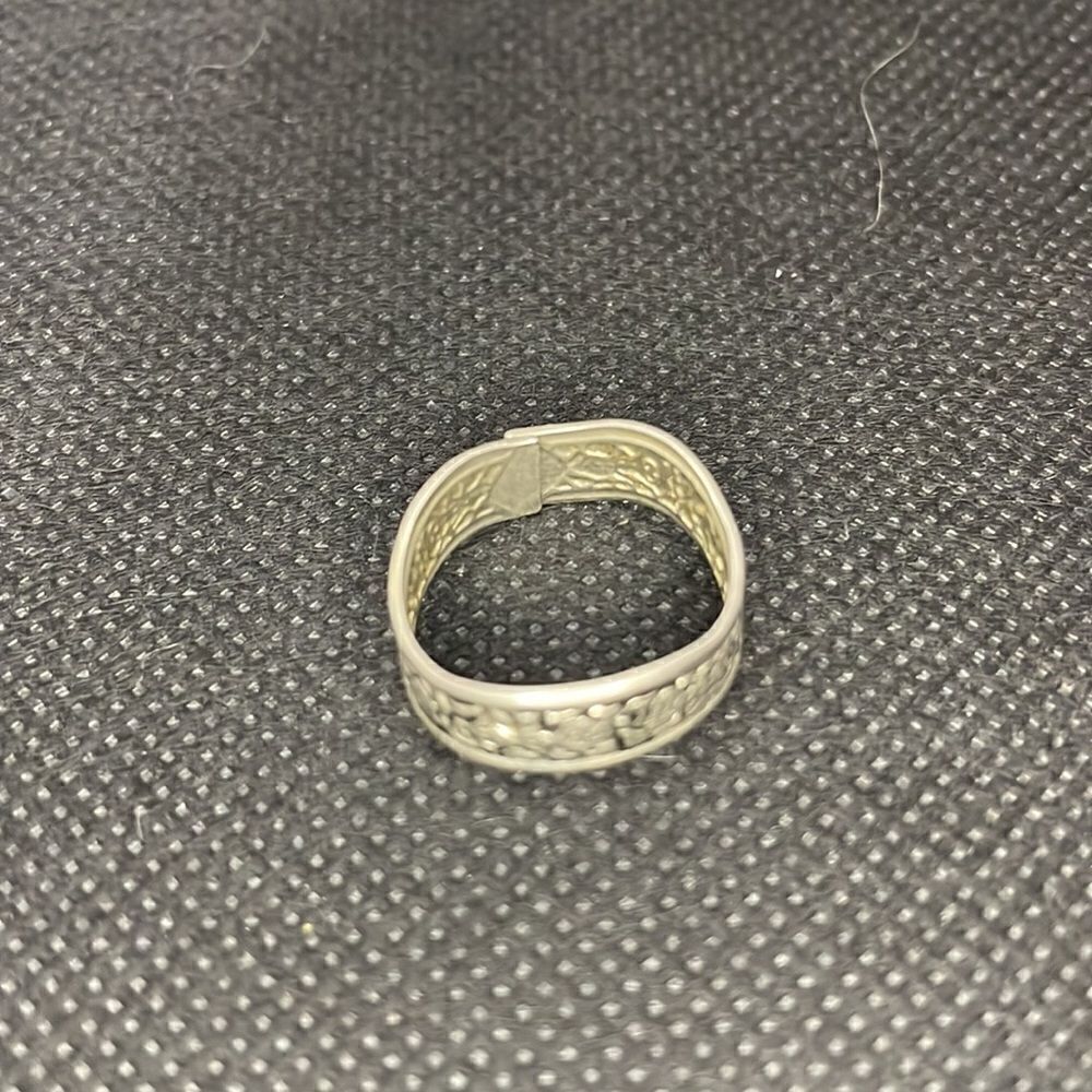 Metal ring  - Picture 2 of 6